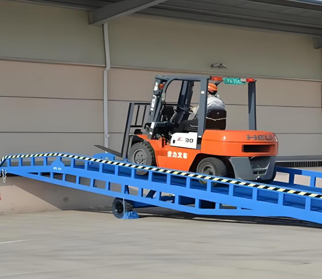 黄陵移动式卸货平台（叉车用）